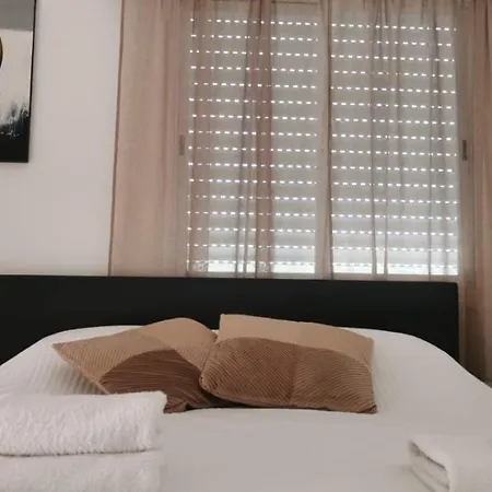 Charming 2 Bdr Free Parking & Wi-fi Appartement