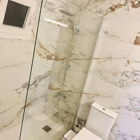 Appartement Charming 2 Bdr Free Parking & Wi-fi *