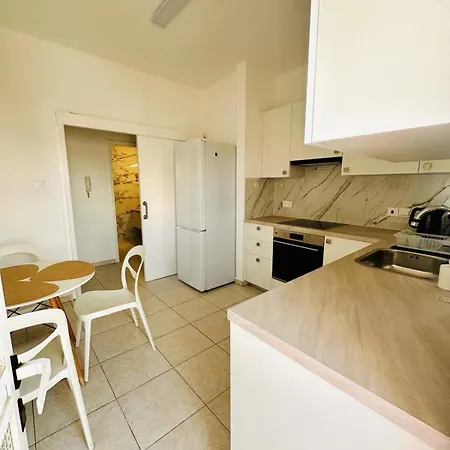 Charming 2 Bdr Free Parking & Wi-fi * Nicosie