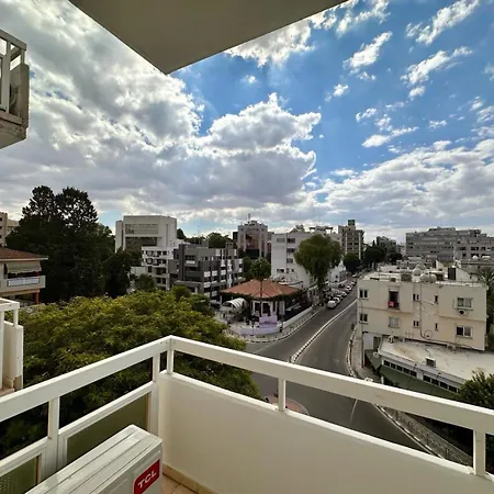 Theo 403 - Charming 2 Bdr Nicosia, Parking & Wi-fi Appartamento *