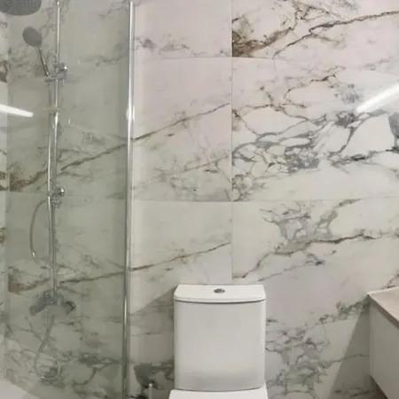 Appartement Charming 2 Bdr Free Parking & Wi-fi