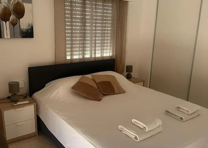 Charming 2 Bdr Free Parking & Wi-fi Lägenhet