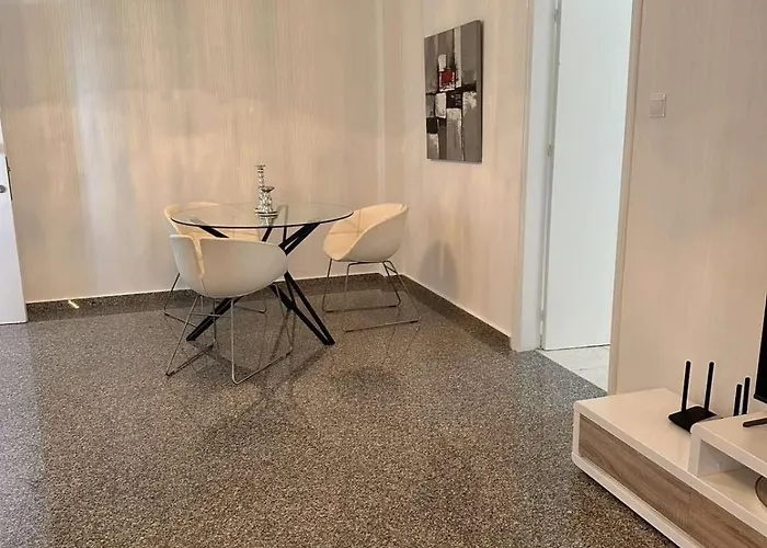 Charming 2 Bdr Free Parking & Wi-fi Lägenhet Nicosia