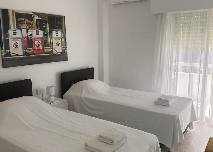 Lägenhet Charming 2 Bdr Free Parking & Wi-fi Nicosia