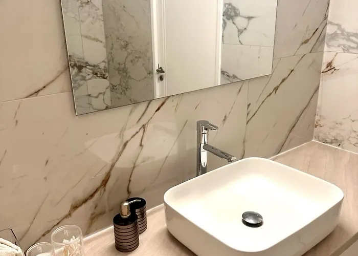 Charming 2 Bdr Free Parking & Wi-fi דירה